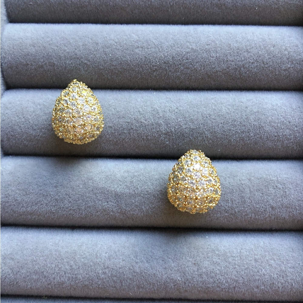 ✨18K Gold Teardrop Earrings